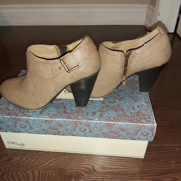 Euro soft Shannon women's tan booties size 10 - Picture 4 of 16